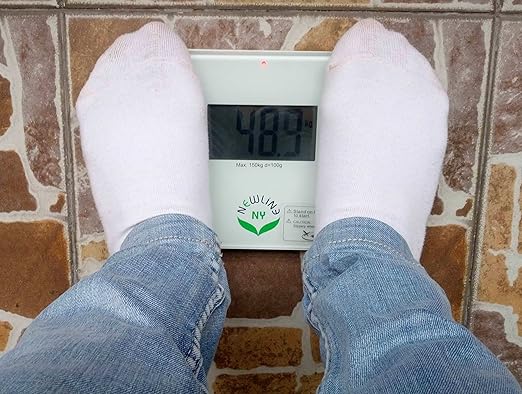NewlineNY White Mini Bathroom Scale with Travel Protection Case SBB0722M-WH + NYMSS101BG